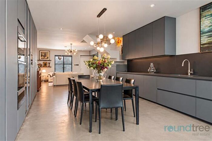 3 Bedroom Detached House To Rent In North End Road, London, NW11