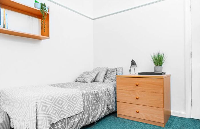 1 Bedroom Private Hall To Rent In Weetwood, LS16