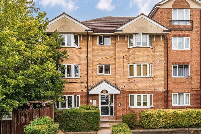 2 Bedroom Flat To Rent In Varsity Drive, Twickenham, TW1