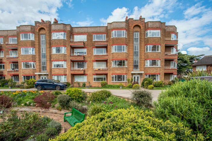 2 Bedroom Flat To Rent In Park Road, Hampton Wick, KT1