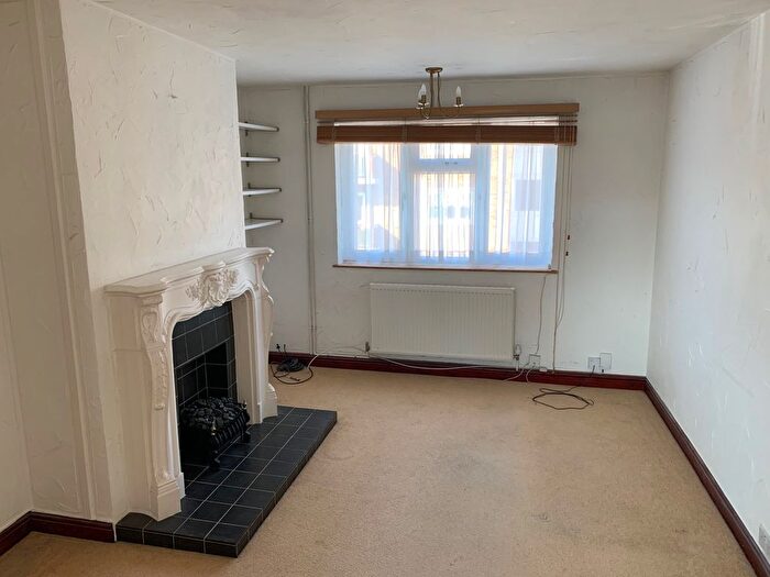 1 Bedroom Flat To Rent In Love Lane, Woodford Green, IG8