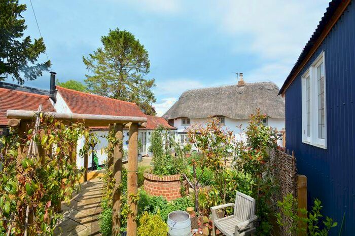 3 Bedroom Detached House For Sale In The Cottage, Gibraltar, HP17