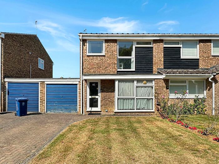 3 Bedroom Semi-Detached House For Sale In Narrow Close, Histon, Cambridge, CB24
