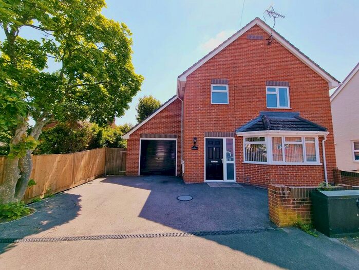 4 Bedroom Detached House To Rent In Deanes Park Road, Fareham, PO16