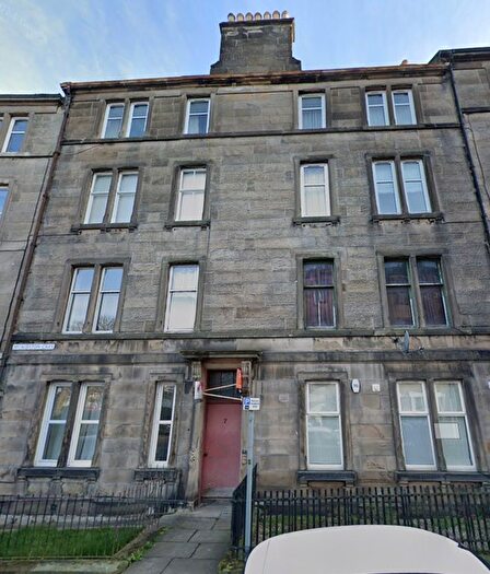 3 Bedroom Flat To Rent In Murieston Crescent, Edinburgh, EH11