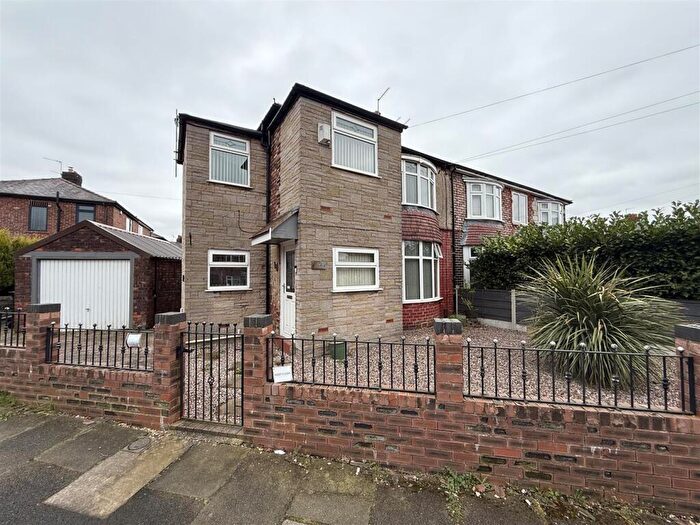 3 Bedroom Semi Detached House For Sale In Woodbridge Avenue, Audenshaw, Manchester, M34
