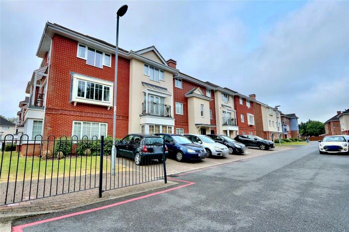 2 Bedroom Apartment To Rent In Wren Lane, Ruilsip, HA4