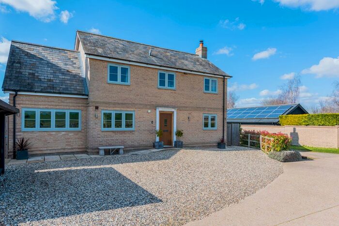 4 Bedroom Detached House For Sale In Bakehouse Court, High Street, Saffron Walden, CB10