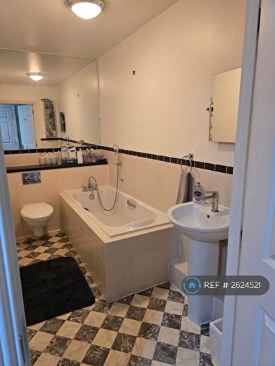 2 Bedroom Flat To Rent In Bourne Place, Chertsey, KT16