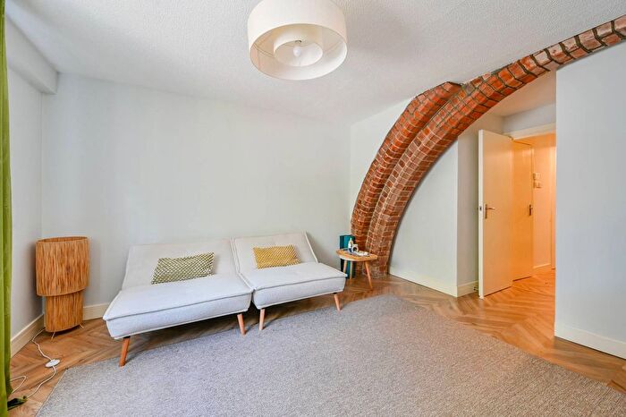 1 Bedroom Flat For Sale In Lower Boston Road, Boston Manor, London, W7