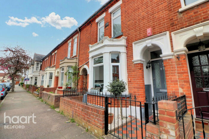 3 Bedroom Terraced House For Sale In Dudley Street, Bedford, MK40