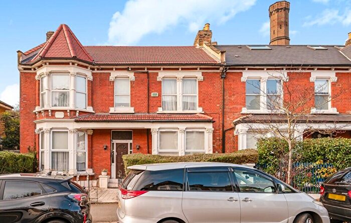 6 Bedroom End Of Terrace House For Sale In Allerton Road, London, N16