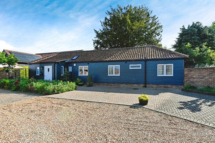 2 Bedroom Barn Conversion For Sale In Hall Farm Road, Gayton, King's Lynn, PE32