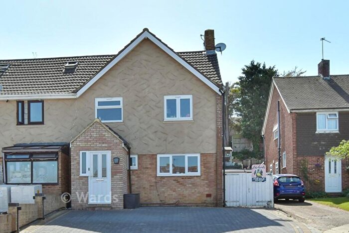 3 Bedroom Semi Detached House For Sale In Walnut Close, Chatham, Kent, ME5