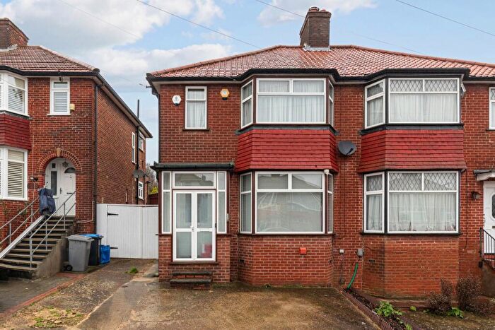 3 Bedroom Semi Detached House For Sale In Springfield Mount, London, NW9