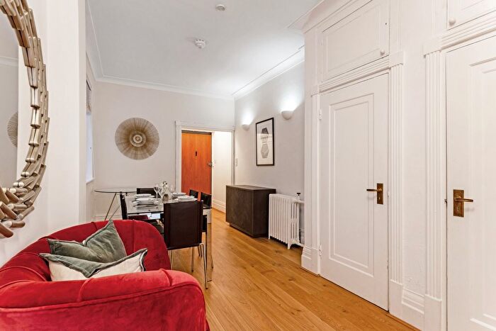 2 Bedroom Flat To Rent In Park Road, London, NW8