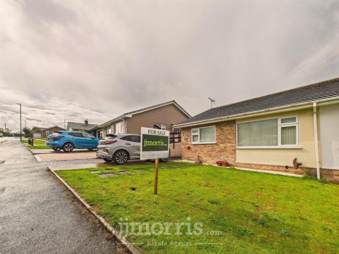 3 Bedroom Semi-detached Bungalow For Sale In Heol Y Graig, Aberporth, Cardigan, SA43