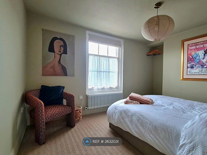 1 Bedroom Flat To Rent In Trinity Square, Margate, CT9