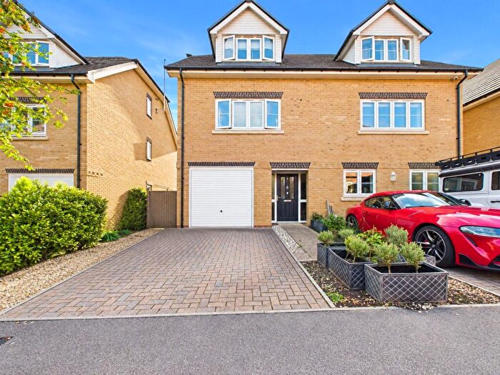3 Bedroom Semi Detached House For Sale In Martin Cooper Close, Caversham, Reading, Berkshire, RG4