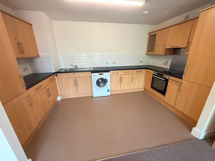 3 Bedroom Flat To Rent In Moulsford Mews, Reading, RG30