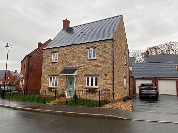 3 Bedroom Detached House For Sale In Pianoforte Road, Roade, NN7