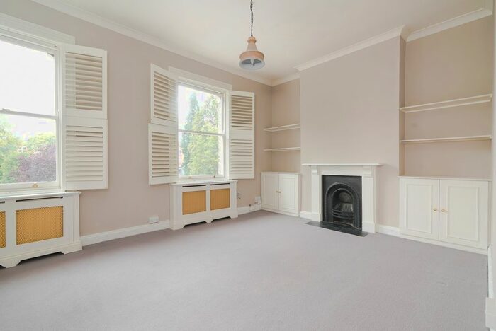 2 Bedroom Maisonette To Rent In East Hill, Wandsworth, SW18