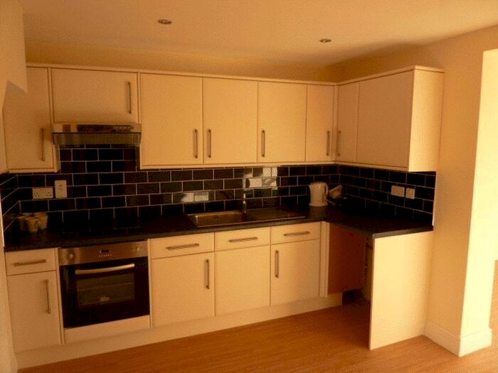 3 Bedroom Flat To Rent In Bexley High Street, Bexley, DA5