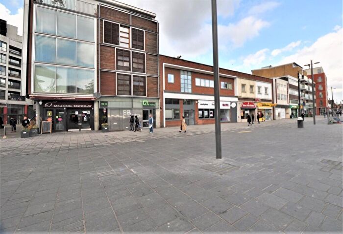 1 Bedroom Apartment To Rent In The Q Building, London, E15