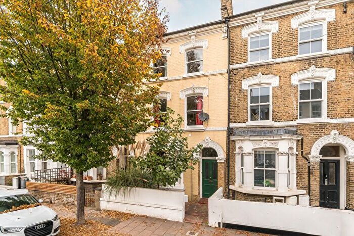 4 Bedroom Flat For Sale In Ferndale Road, Clapham, SW4