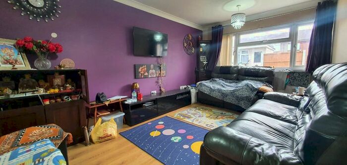 3 Bedroom End Of Terrace House To Rent In Corfe Close, Pitsea, Basildon SS13