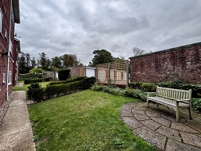 2 Bedroom Flat To Rent In Belmont Court, Newmarket, Suffolk, CB8