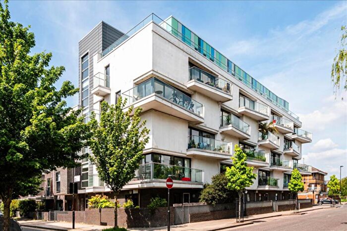 2 Bedroom Apartment To Rent In Acer Road, London Fields, E8