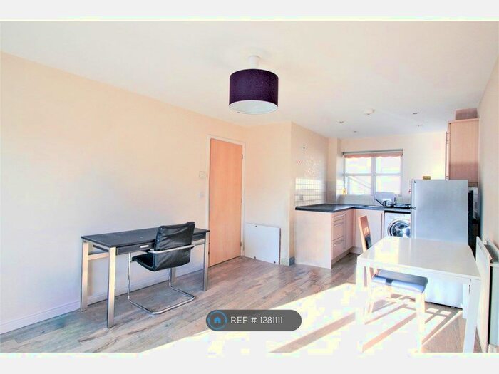 1 Bedroom Flat To Rent In Wilding Court, Borehamwood WD6