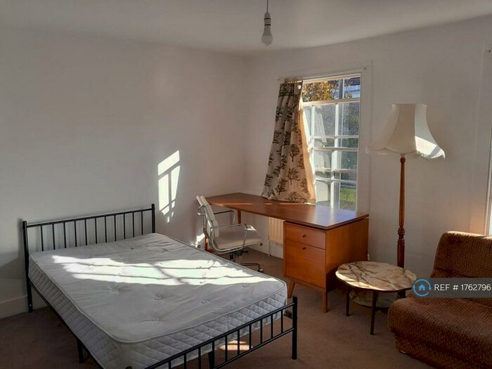 Studio To Rent In Caledonian Road, London, N1