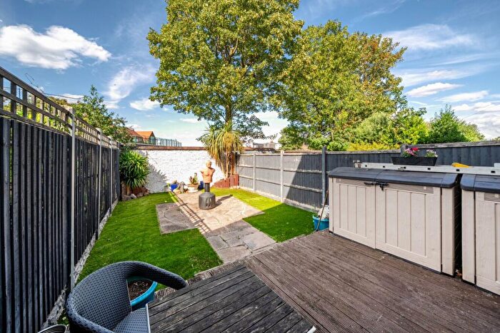 5 Bedroom End Of Terrace House For Sale In Hither Green Lane, London, SE13