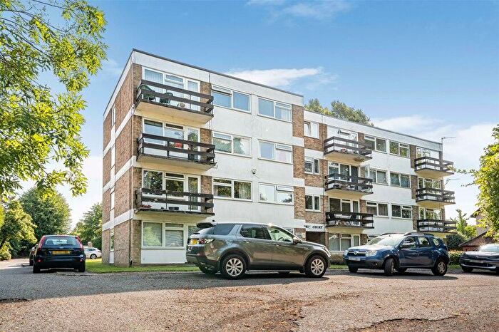 2 Bedroom Flat For Sale In Milton Road, Harpenden, AL5