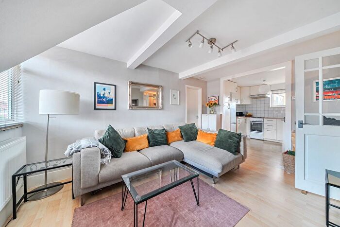 2 Bedroom Flat For Sale In Downton Avenue, Streatham Hill, London, SW2