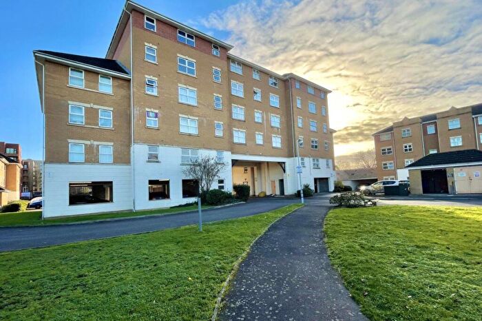 2 Bedroom Flat To Rent In Pickford Gardens, SL1