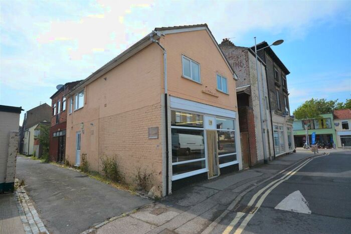 2 Bedroom Apartment To Rent In Clapham Road, Lowestoft, Suffolk, NR32