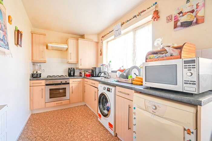 2 Bedroom Semi-detached House For Sale In Whitethorn Street, Bow, London, E3