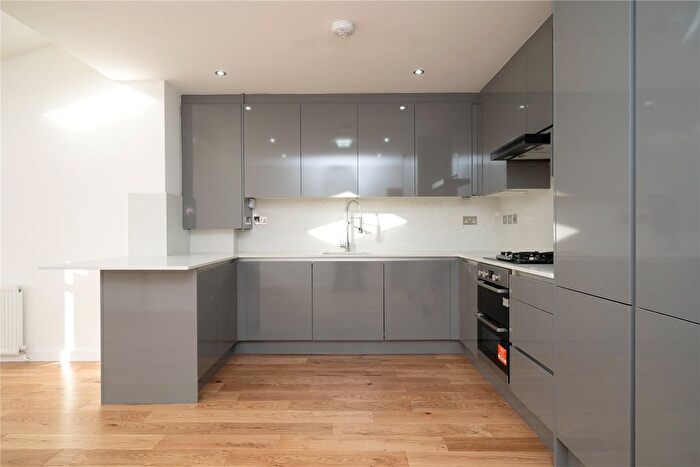 3 Bedroom End Of Terrace House For Sale In Chertsey, Surrey, KT16