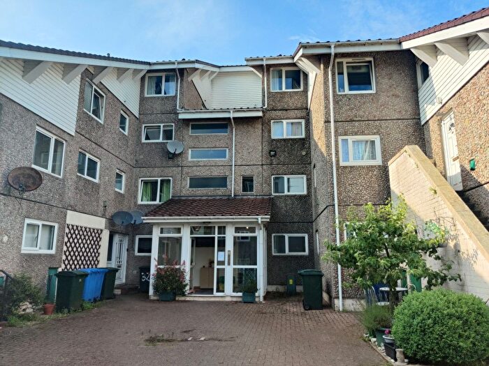 3 Bedroom Flat For Sale In Fairhaven, Kirn, PA23