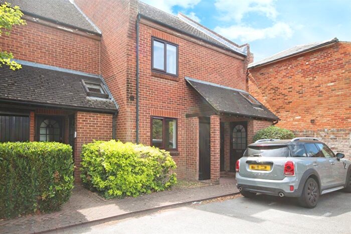 1 Bedroom Flat For Sale In Station Road, Twyford, Reading, Berkshire, RG10