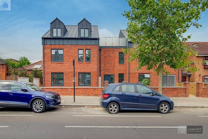 2 Bedroom Flat To Rent In Ambleside Avenue, Streatham, SW16