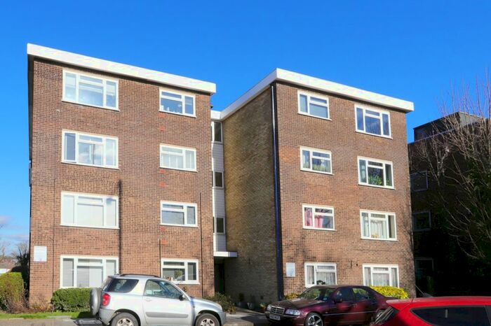 1 Bedroom Flat To Rent In Windsor Court, London, N14