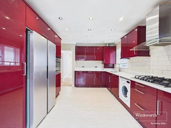 3 Bedroom Bungalow For Sale In Richmond Gardens, Harrow, HA3