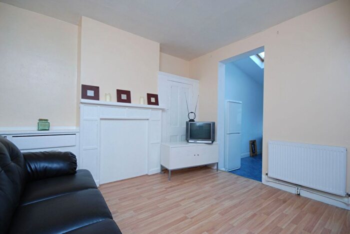3 Bedroom Property To Rent In Evelyn Road, Wimbledon, London, SW19