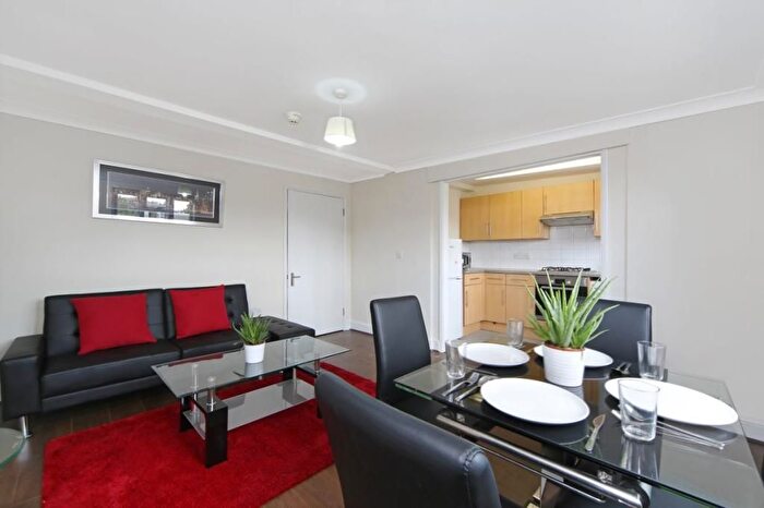 2 Bedroom Flat To Rent In West Cromwell Road, London, SW5
