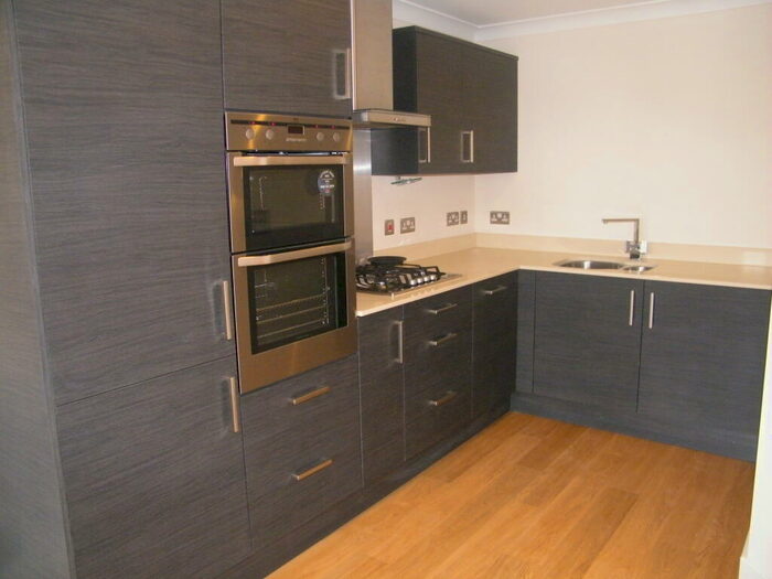 1 Bedroom Apartment To Rent In Montague Place - Albany Park Road, KT2