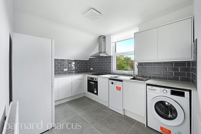 2 Bedroom Flat To Rent In Oliver Grove, London, SE25